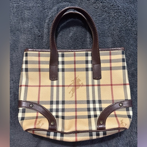 Burberry bag - Picture 1 of 10
